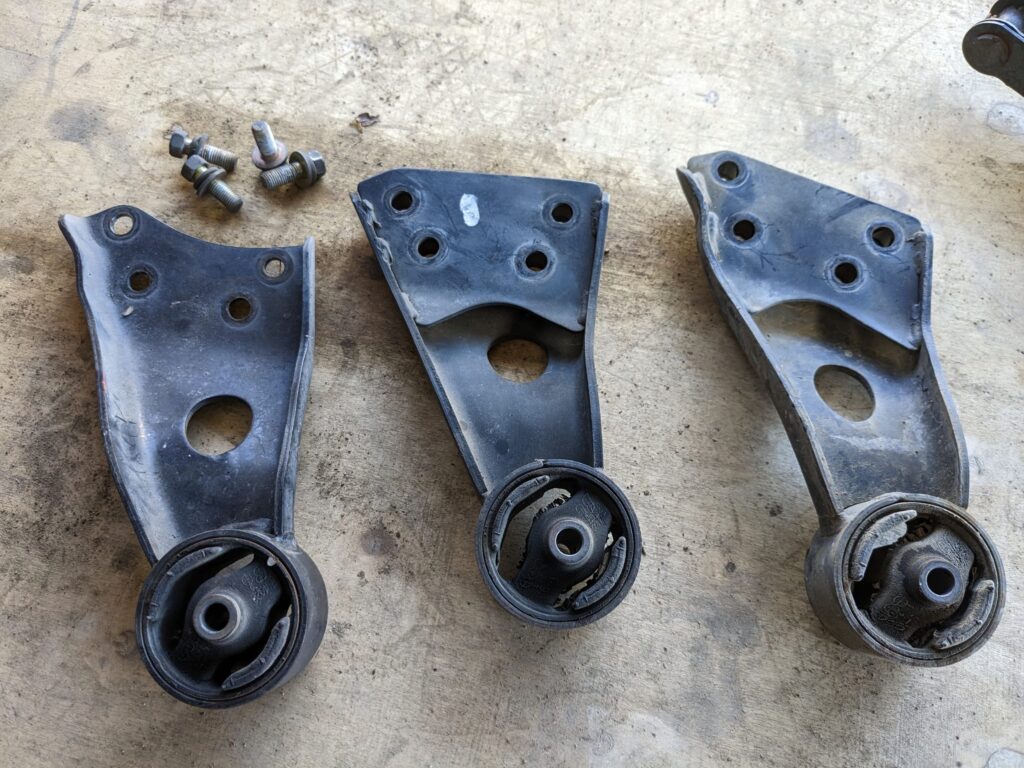 エンジンマウント、3種類。