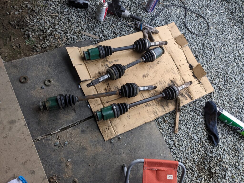 ドライブシャフト。2本ずつ。